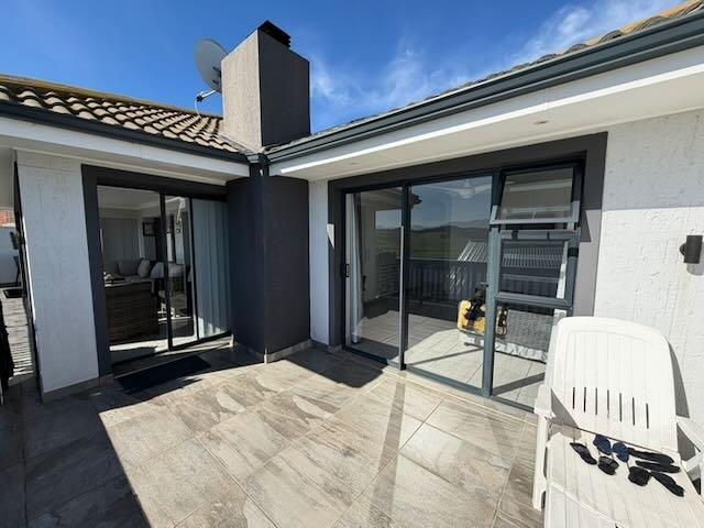 5 Bedroom Property for Sale in Reebok Western Cape